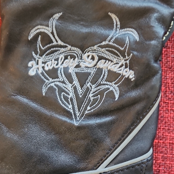 Harley-Davidson Black Leather Gloves with White Detailing - Picture 3 of 7